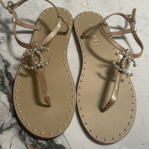 Chanel Nude & White Pearl Thong Flat Sandals🤍